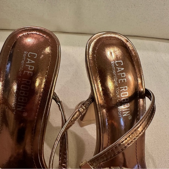 NEW CAPE ROBBIN ARIAH - BRONZE Sandals size 6 reg $75 - Picture 7 of 11